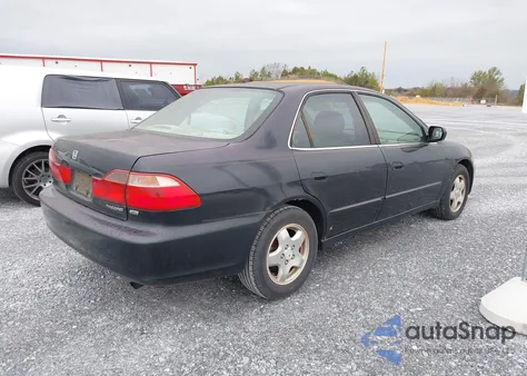 2000 Honda Accord 3.0 Ex from USA, damaged, VIN 1HGCG1658YA083508